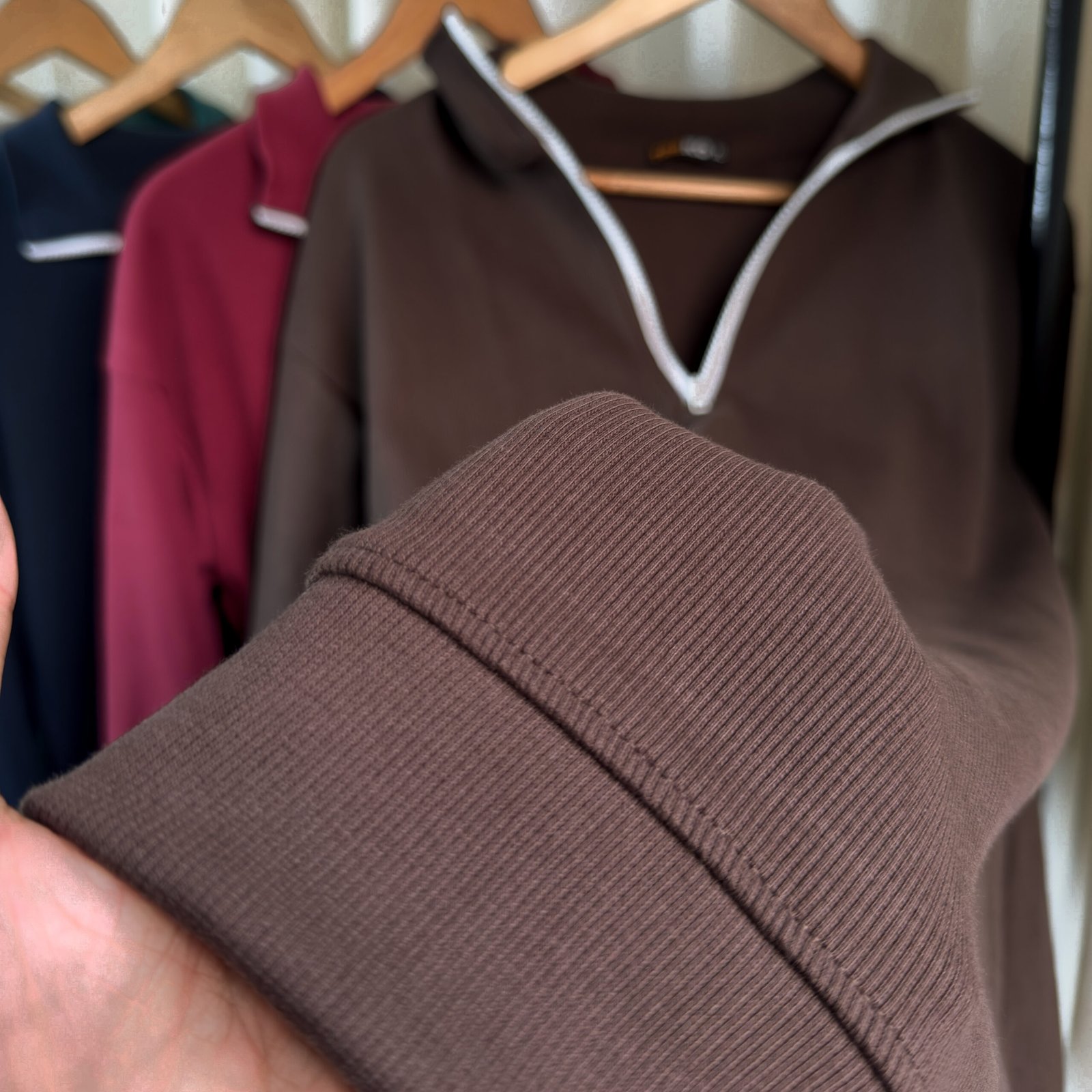 Ribbed half Zip Pullover – Brown - Image 3